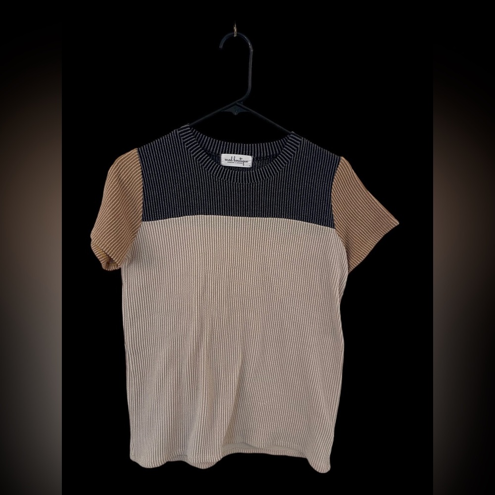 Mod Boutique size A black, tan, Carmel color ribbed material